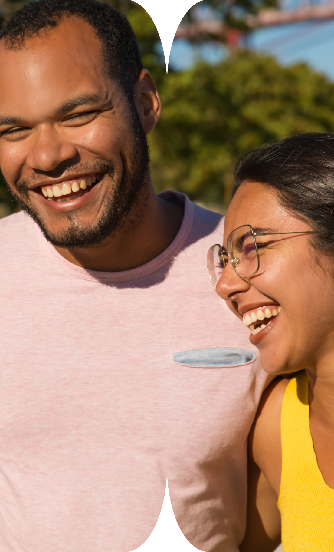 Pessoas sorrindo — relação humana e acolhimento CredBoa